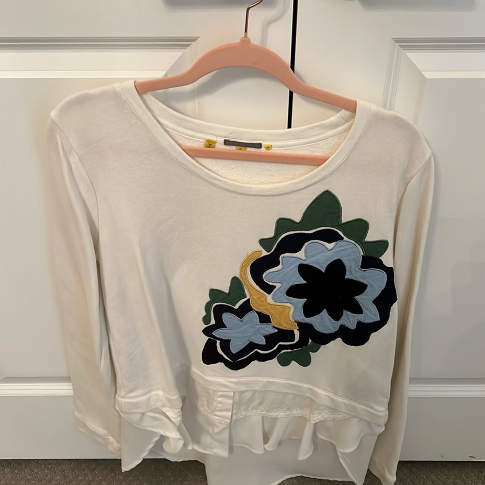 Cute appliquéd top from Anthropologie— so cute! 🥰